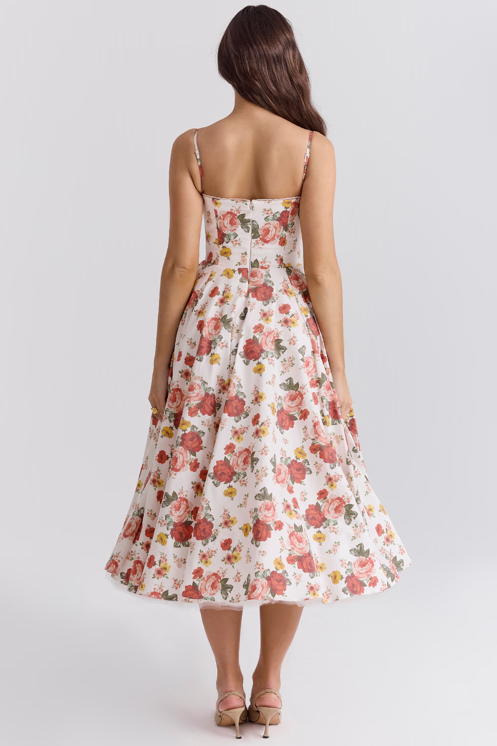 Elegancka sukienka wyszczuplająca