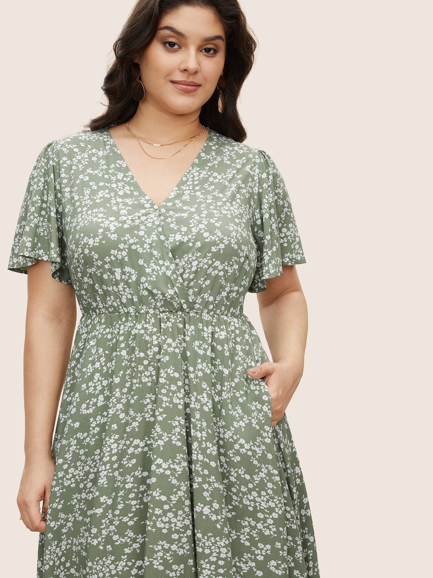 GracefulBloom | Sukienka Bloom – sukienka z falbankami w talię i kieszeniami do kolan w drobne kwiatki