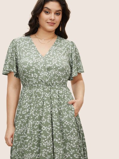 GracefulBloom | Sukienka Bloom – sukienka z falbankami w talię i kieszeniami do kolan w drobne kwiatki