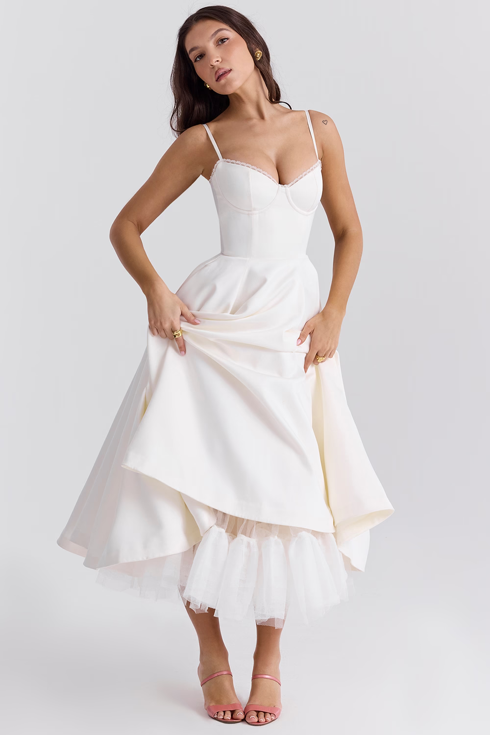 Elegancka sukienka wyszczuplająca