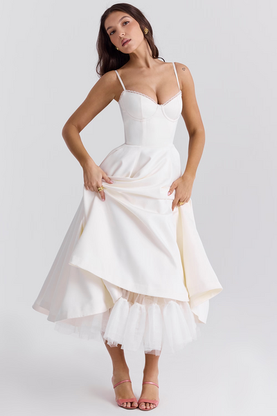 Elegancka sukienka wyszczuplająca