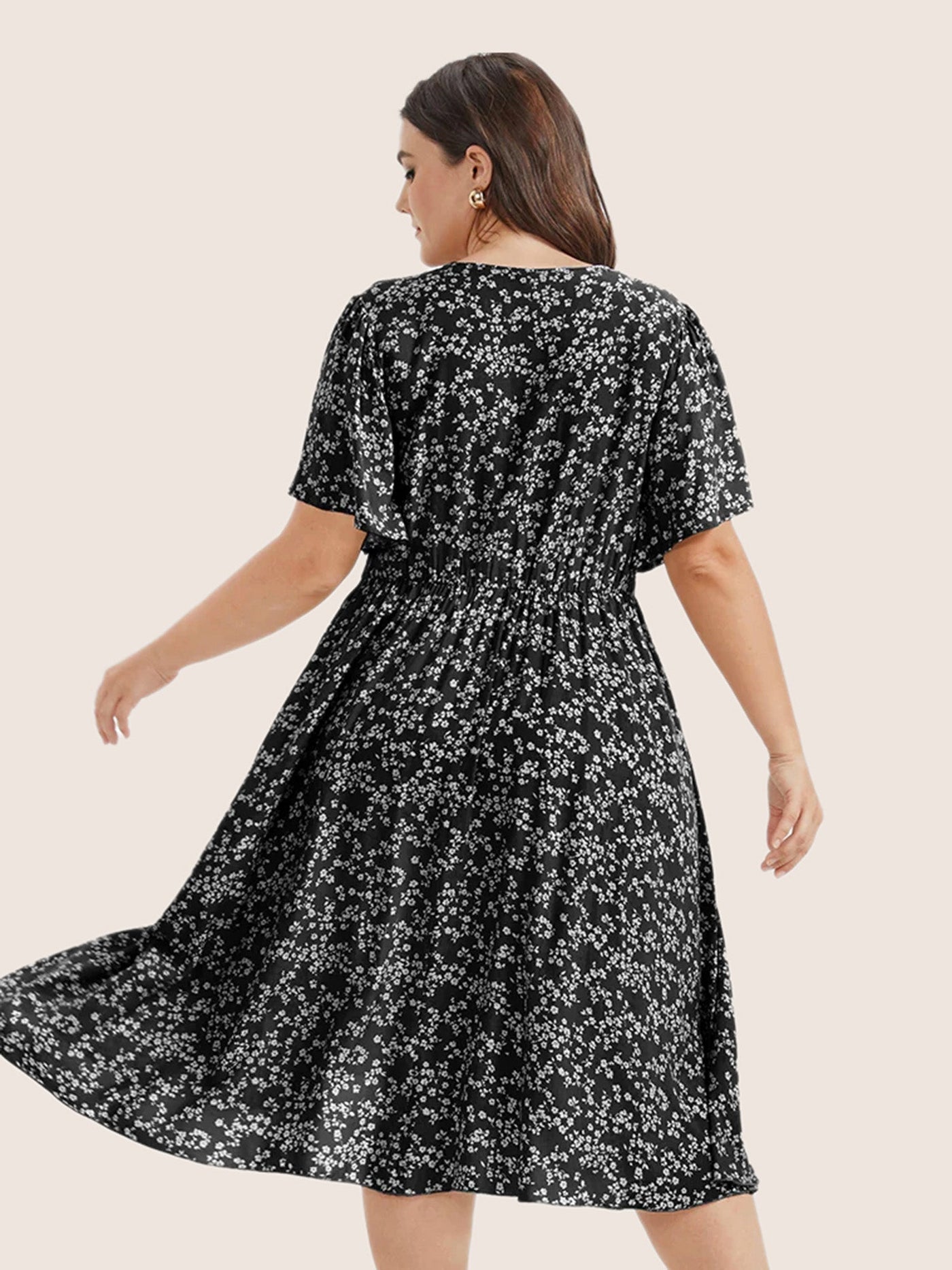 GracefulBloom | Sukienka Bloom – sukienka z falbankami w talię i kieszeniami do kolan w drobne kwiatki