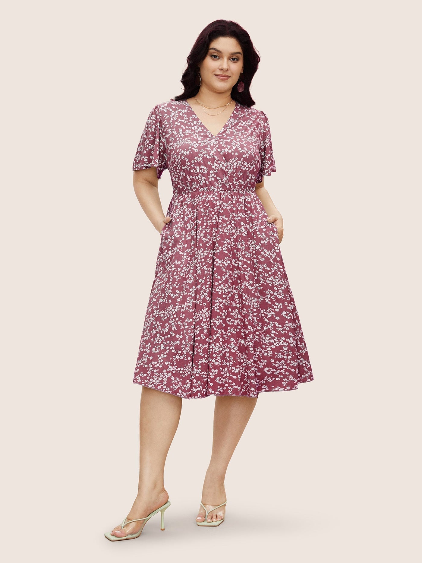 GracefulBloom | Sukienka Bloom – sukienka z falbankami w talię i kieszeniami do kolan w drobne kwiatki