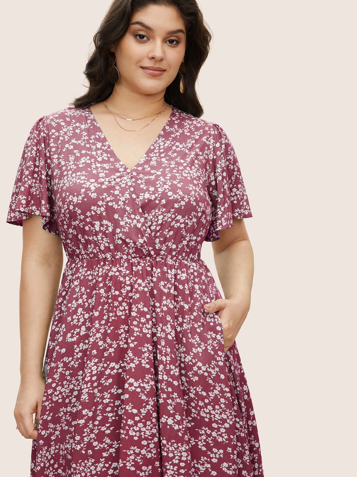 GracefulBloom | Sukienka Bloom – sukienka z falbankami w talię i kieszeniami do kolan w drobne kwiatki
