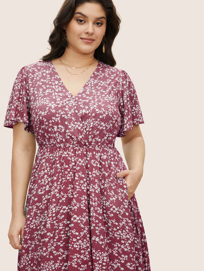 GracefulBloom | Sukienka Bloom – sukienka z falbankami w talię i kieszeniami do kolan w drobne kwiatki