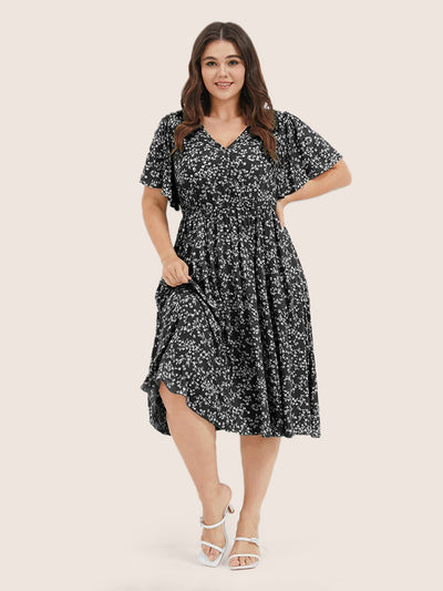 GracefulBloom | Sukienka Bloom – sukienka z falbankami w talię i kieszeniami do kolan w drobne kwiatki