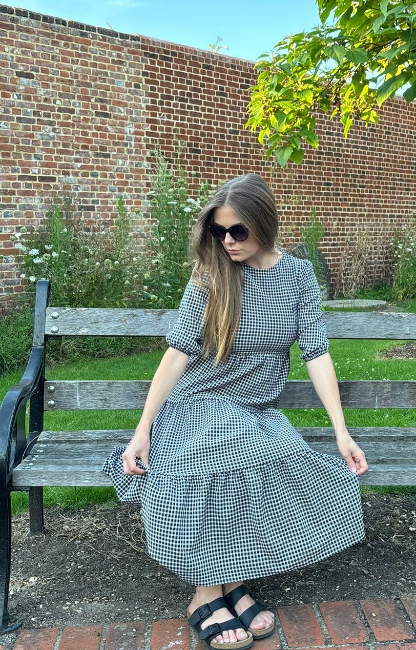 Marie | Sukienka do karmienia piersią w kratkę Gingham z niewidocznymi zamkami