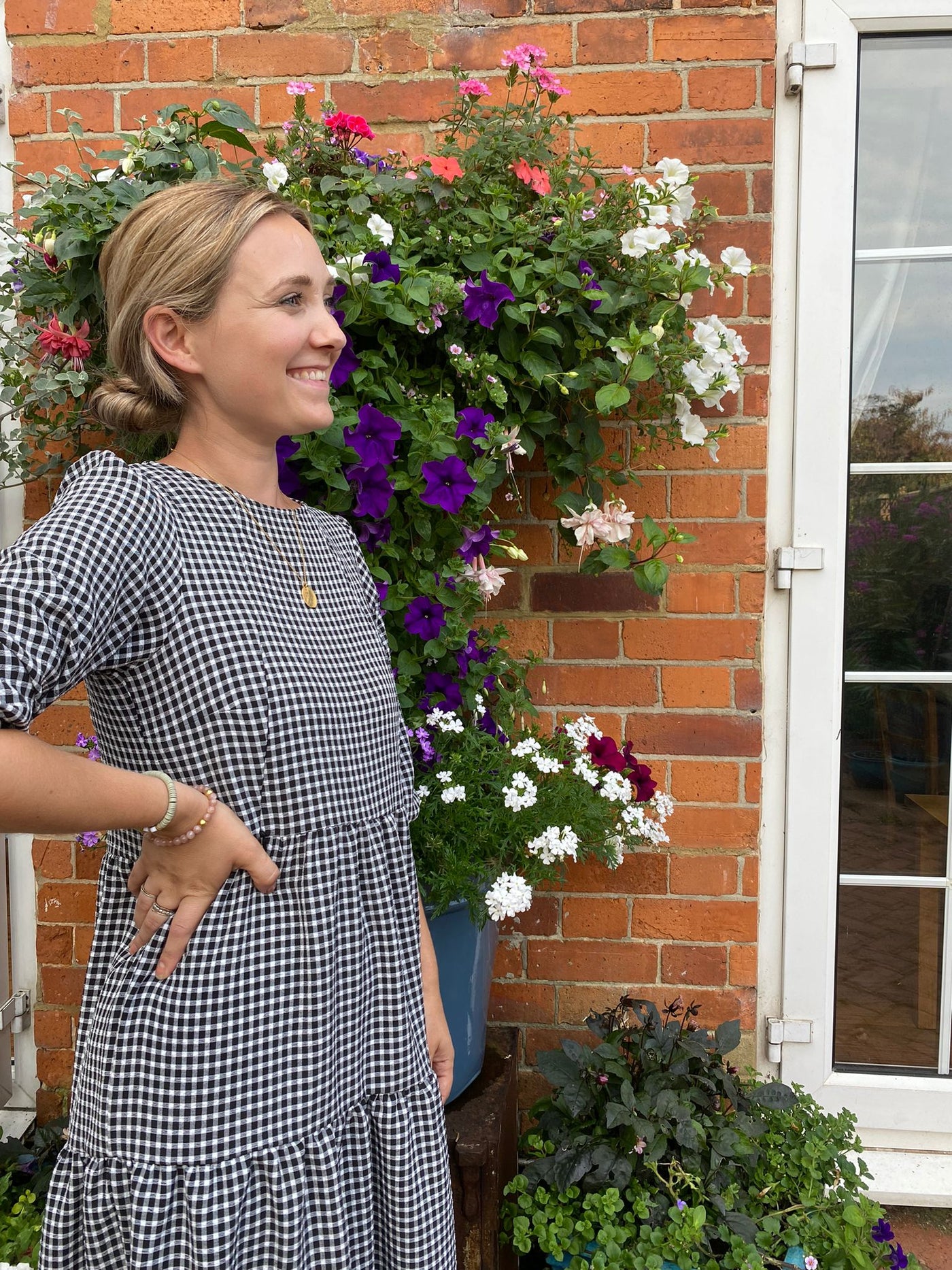 Marie | Sukienka do karmienia piersią w kratkę Gingham z niewidocznymi zamkami